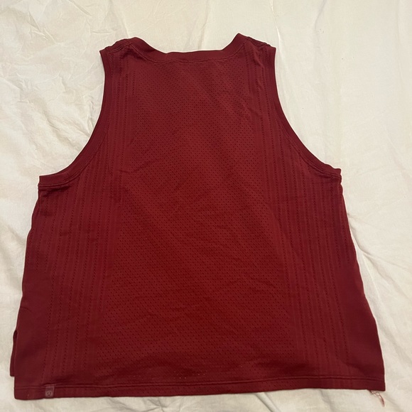Lululemon train to be tank - Picture 2 of 2